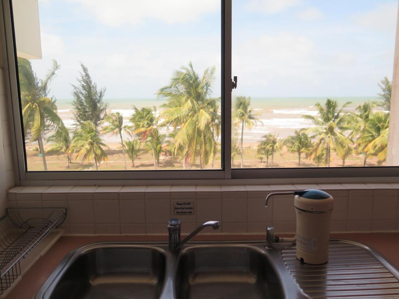 Sea View Resort Hotel & Apartments Kuala Belait Bagian luar foto