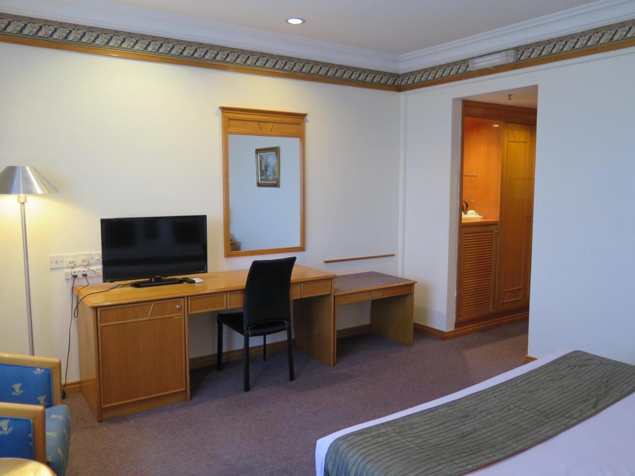 Sea View Resort Hotel & Apartments Kuala Belait Bagian luar foto