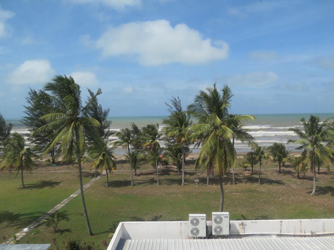 Sea View Resort Hotel & Apartments Kuala Belait Bagian luar foto