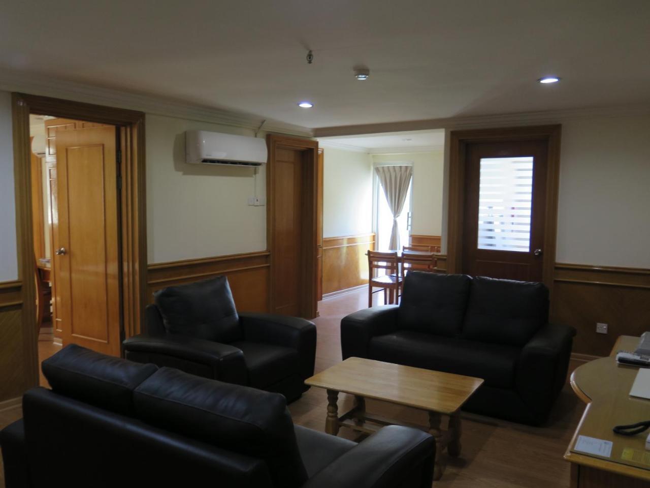 Sea View Resort Hotel & Apartments Kuala Belait Bagian luar foto