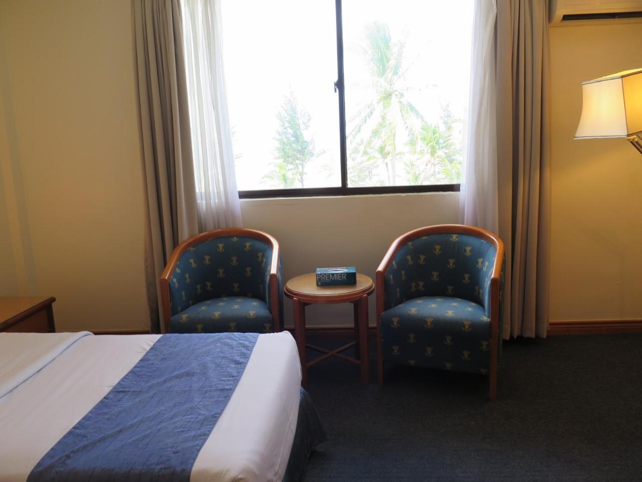 Sea View Resort Hotel & Apartments Kuala Belait Bagian luar foto